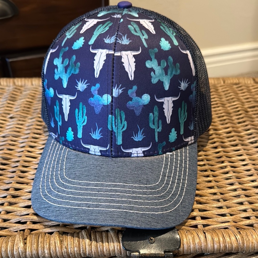 Women’s Cactus Print Trucker Hat